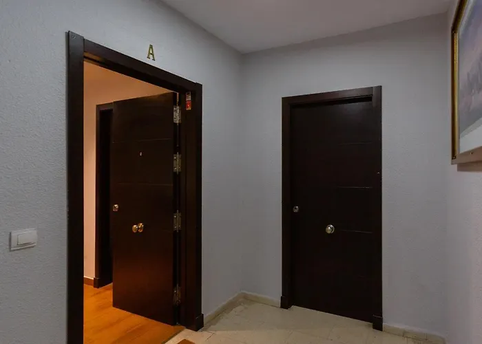 El Velero En La Playa Victoria Grupo Ac Gestion * كاديز