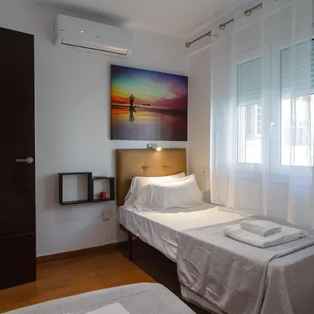 El Velero En La Playa Victoria Grupo Ac Gestion * كاديز