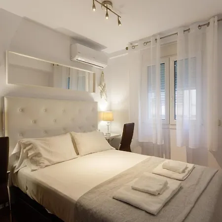 El Velero En La Playa Victoria Grupo Ac Gestion