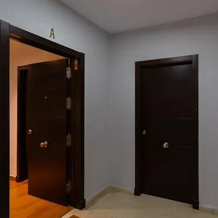 El Velero En La Playa Victoria Grupo Ac Gestion * كاديز