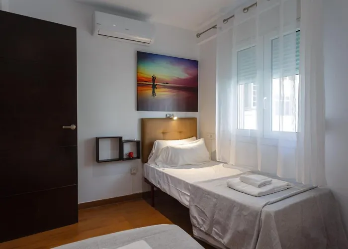 El Velero En La Playa Victoria Grupo Ac Gestion * Cádiz