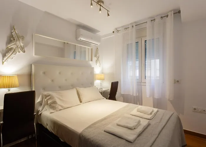 El Velero En La Playa Victoria Grupo Ac Gestion